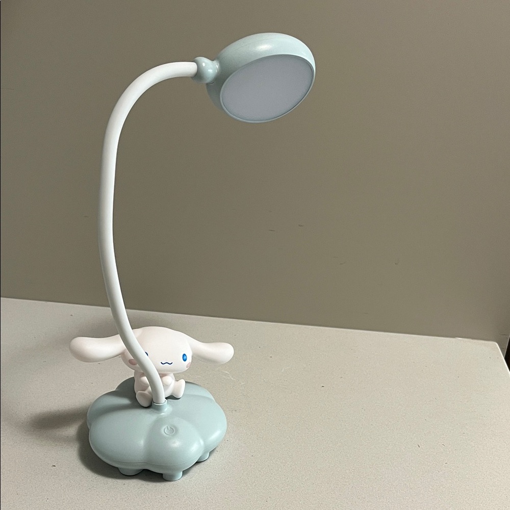 Cute little rechargeable lamp with Cinnamoroll character